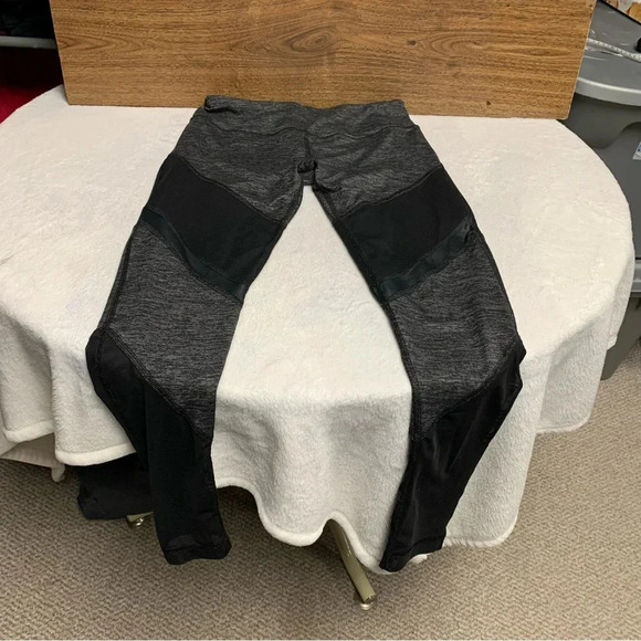 Yogalicious dark gray/black pants size small.  In great condition - Picture 7 of 9